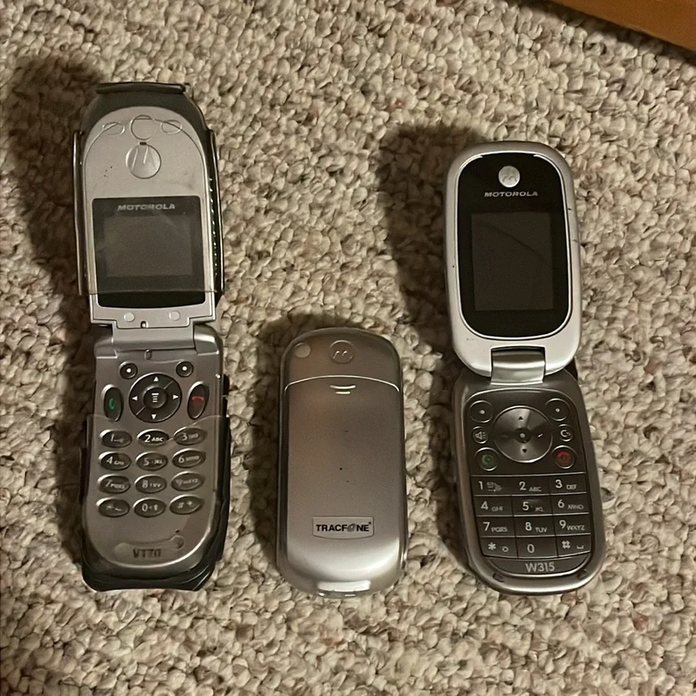 *OFFERS WELCOME*Bundle of 3 Motorola phones